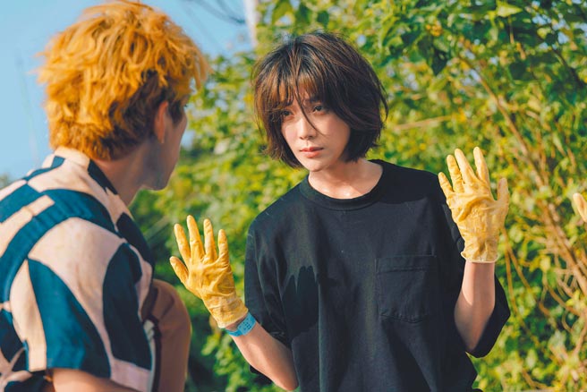 蔡淑臻在劇中的角色專業又帶點瘋狂。（公視提供）