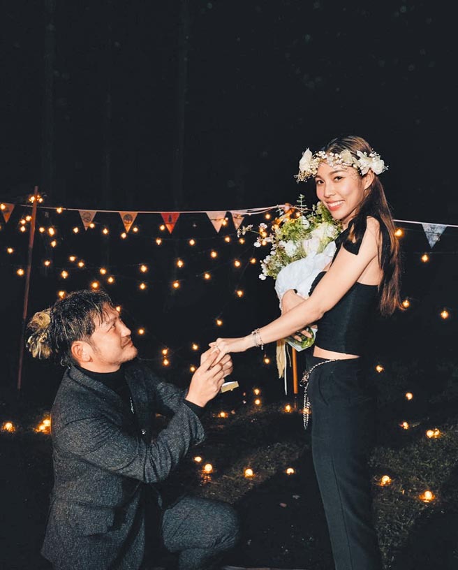 KID（左）日前才向女友求婚成功，2人昨閃電登記結婚。（摘自臉書）