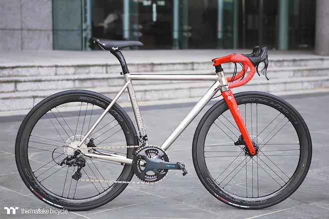 曜越董事长暨执行长林培熙热爱单车，透过代理国外知名品牌来推广给台湾消费者，因而成立Thermaltake Bicycle曜越单车，代理义大利知名品牌Tommasini全系列车种（见图）。（曜越提供）