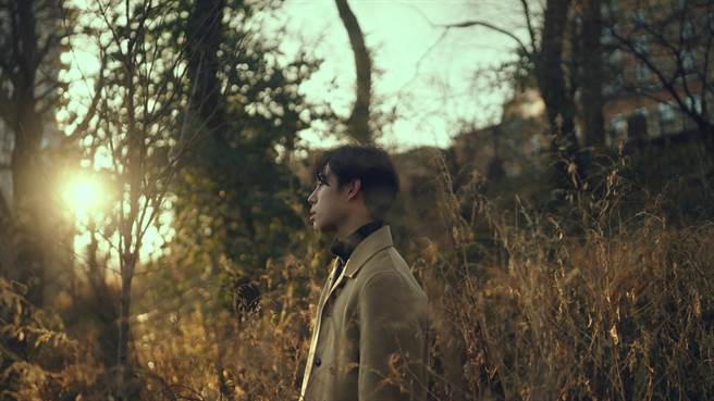 孙麦杰不畏疫情困难赴美国拍摄MV。（诚葳广告提供）