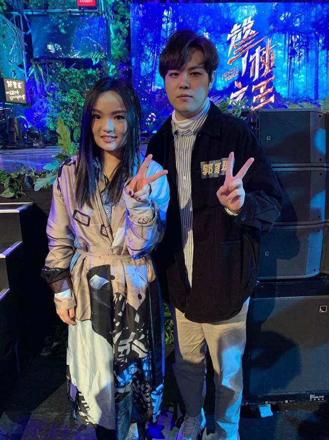 郭家玮（右）的好音色获徐佳莹讚赏。（印庭娱乐制作提供）