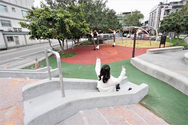竹東鎮中正公園為在地第1個特色公園，具有豐富的遊樂設施。（莊旻靜攝）