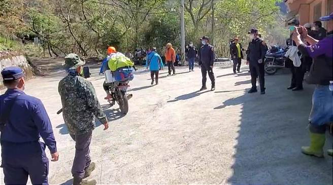 南投林管處表示，對於部落登山協作業者陳抗要求開放車輛進入，還繞過管制站強行硬闖行為深感遺憾。（南投林管處提供／吳建輝南投傳真）