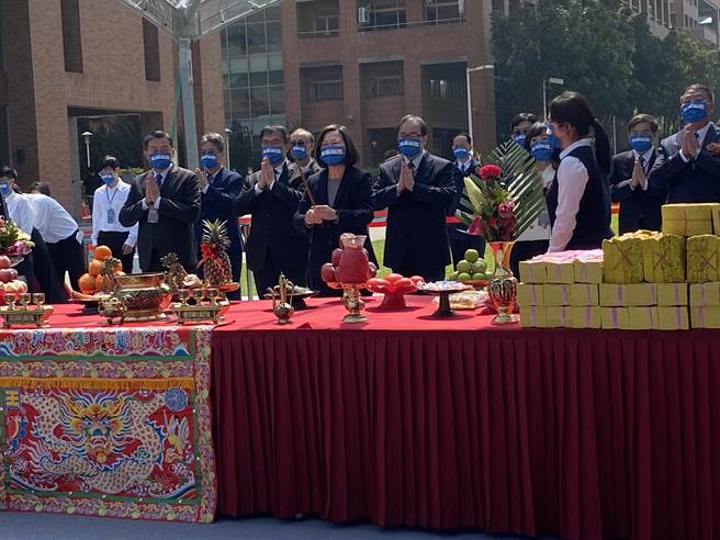 蔡英文总统今天到成功大学主持「国家级船舰试验水槽」动土典礼。(曹婷婷摄)