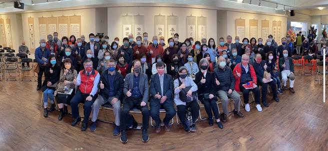 新北市南山中學今（25日）舉辦駐校藝術家林玉山書畫展開幕活動，將展至4月8日。（南山中學提供）