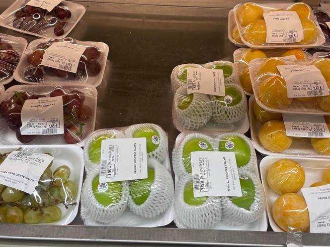 高雄首选蜜枣「雪丽」日前利用冷链技术，成功外销上架到法国超市，末端价1公斤台币780元仍迅速销售一空。（高雄市农业局提供／林雅惠传真）