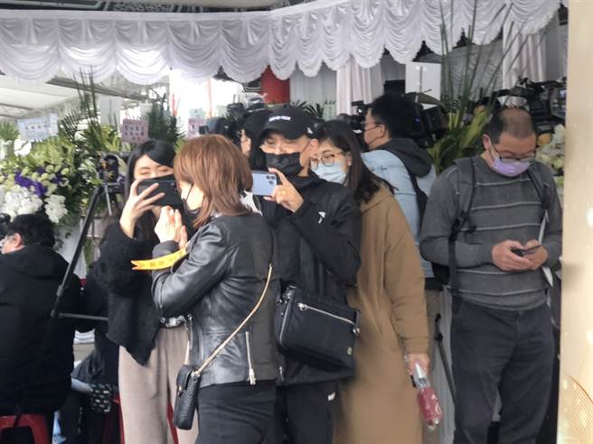 向娃梦到巴戈背后、头上都有光芒。（图／郑宜熏摄影）