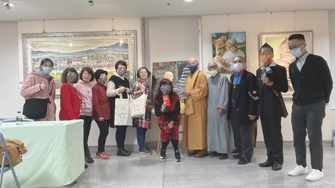 黃琯予近來與台灣北部的自圓法師進行宗教藝術交流，計畫打造結合台灣與大陸兩岸的「藝術文創中心」。(與台灣北部的自圓法師進行宗教藝術交流，計畫打造結合台灣與大陸兩岸的「藝術文創中心」。與台灣北部的自圓法師進行宗教藝術交流，計畫打造結合台灣與大陸兩岸的「藝術文創中心」。與台灣北部的自圓法師進行宗教藝術交流，計畫打造結合台灣與大陸兩岸的「藝術文創中心」。(黃琯予提供／林欣儀台中傳真)