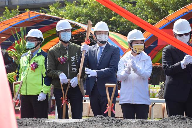 台中市长卢秀燕25日主持清水国中校舍拆除重建工程动土典礼。（陈淑娥摄）