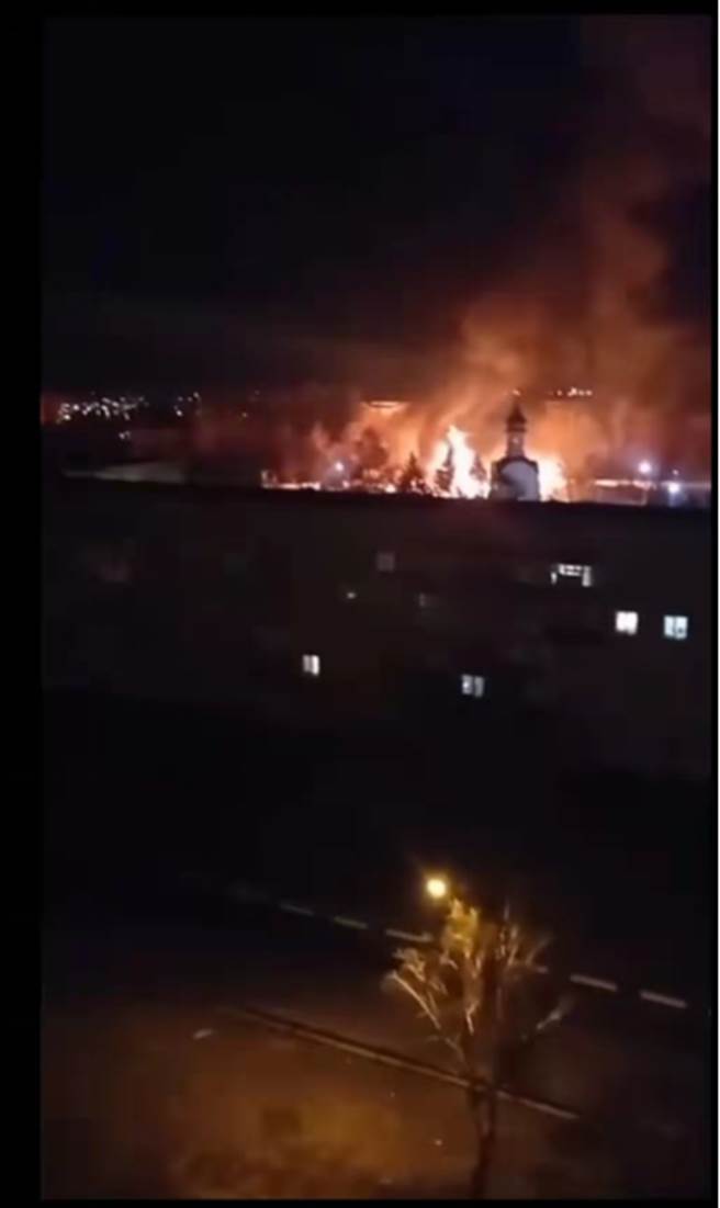 躲避在乌克兰防空洞里的中国留学生：外面在交火，我们疲惫，紧张。图为苏梅国立农业大学旁边附近战况激烈。（环球时报／留学生提供）