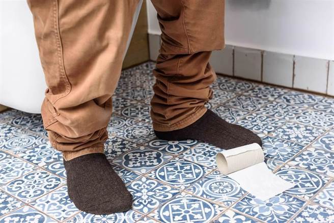 便秘一直是个困扰许多人的问题。(示意图/Shutterstock)