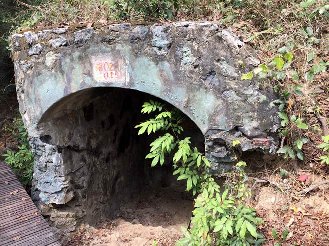 高雄市左營區蓮池潭畔的防空洞。（本報系資料照片）