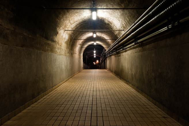 一名男網友好奇，台灣有防空洞可以躲避戰火嗎？引起網友討論。（示意圖／Shutterstock）