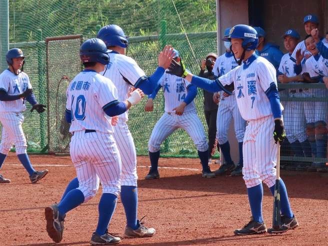 大溪高中提前7局「扣倒」高苑工商，提前锁定木棒联赛第四阶段门票。（学生棒联提供）