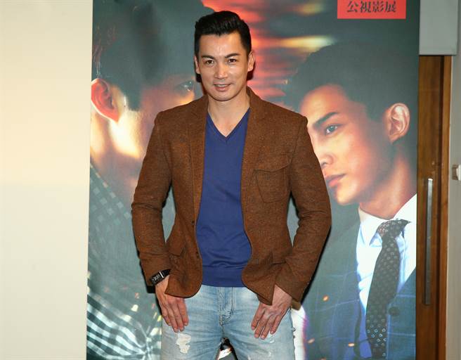 資深男星伊正從年輕帥到現在，完全看不出已55歲。(圖/ 取自中時資料庫，粘耿豪攝)