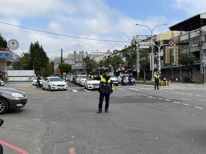 228三天連假即將展開，國1台中豐原交流道沿線中正路、國4號后豐交流道沿線國豐路、豐原觀音山公墓南陽路58巷將進行交管。（警方提供）