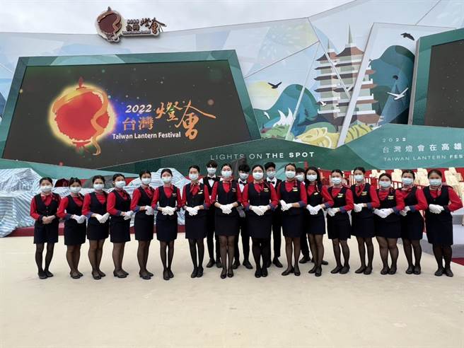 台湾灯会最强绿叶，树德家商礼宾人员成「娇」点。（校方提供）