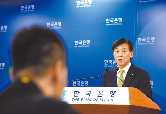 憂心俄烏戰火擴大，韓國央行總裁李柱烈預期將對韓國經濟造成巨大衝擊。圖／美聯社