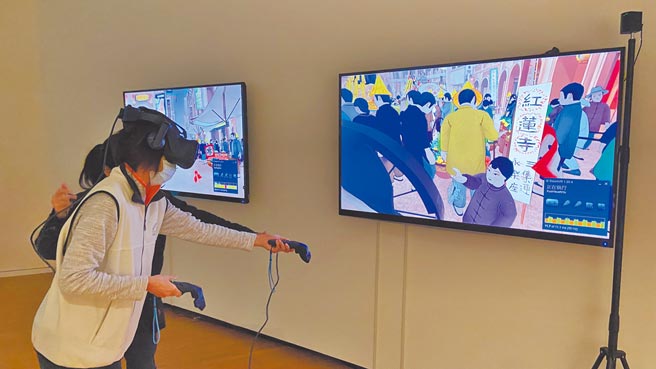 亞洲大學創意設計學院師生以時間、空間的主軸延伸，結合平面畫作與科技，創作出沉浸式展區的虛擬實境藝術世界。（亞大提供／林欣儀台中傳真）