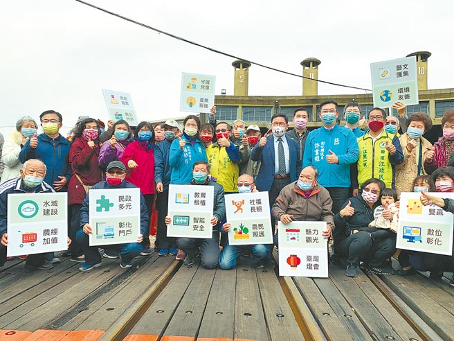 民进党彰化县党部主委邱建富24日上午率先在扇形车库，举行彰化县政愿景发表会。（吴敏菁摄）