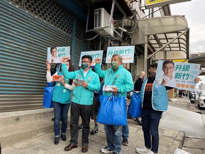 行政院顾问郑宏辉(前排左二) 展开「升级新竹面对面——十万户百万步计划」，将从故乡头前溪畔出发，以步行方式，直接向民眾传达「升级新竹」的建设愿景。(图/郑宏辉提供)