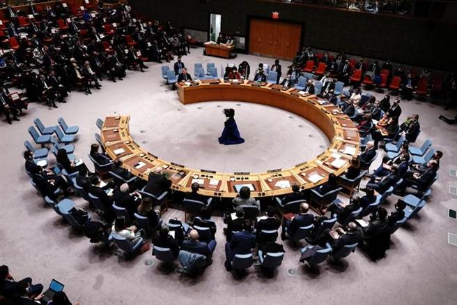聯合國安理會針對俄國入侵烏克蘭進行表決。儘管譴責案有11國支持，但俄國動員否決權成功將其封殺。(圖/美聯社)