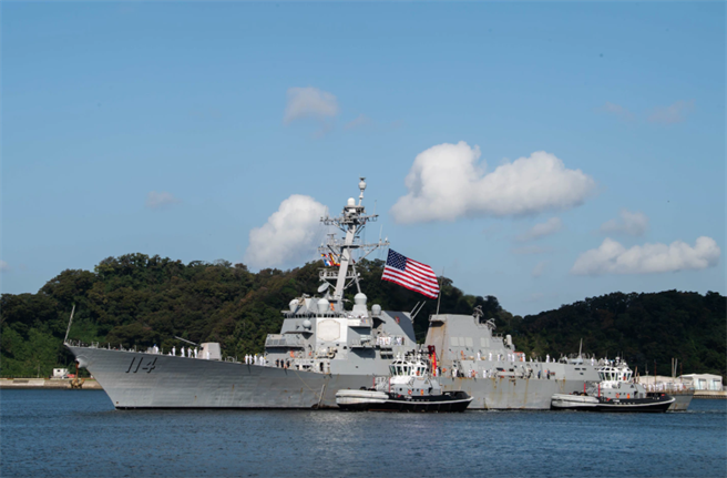 美飛彈驅逐艦拉爾夫·約翰遜號驅逐艦（USS Ralph Johnson，DDG-114）上午通過台海，一架美國海軍EP3電偵機也在巴士海峽巡弋。(翻攝美軍太平洋司令部)