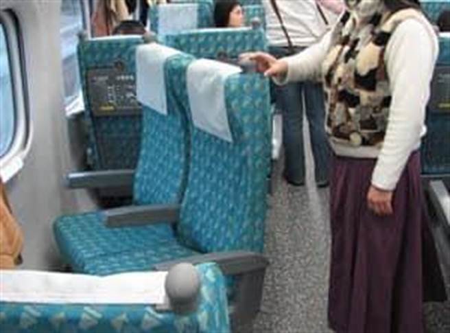 高铁座椅「两根」真实用途曝光。（图／翻摄自爆系知识家）