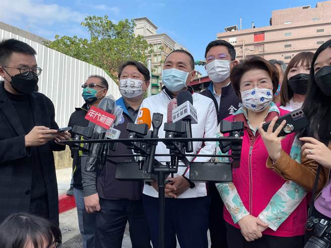 新北市長侯友宜今（26日）表示，對破壞世界和平的，都要有態度，我們大家努力的守護世界和平。（葉書宏攝）