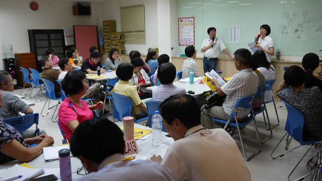 台北仁济院透过培训课程，「认识贫穷、家访技巧、同理心」等，让志工很快进入状况。(图／台北仁济院提供)
