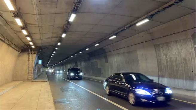 今天是228连假首日，苏花改虽然车多，但时速多能维持在40至50公里。（宜兰县警察局提供／李忠一宜兰传真）