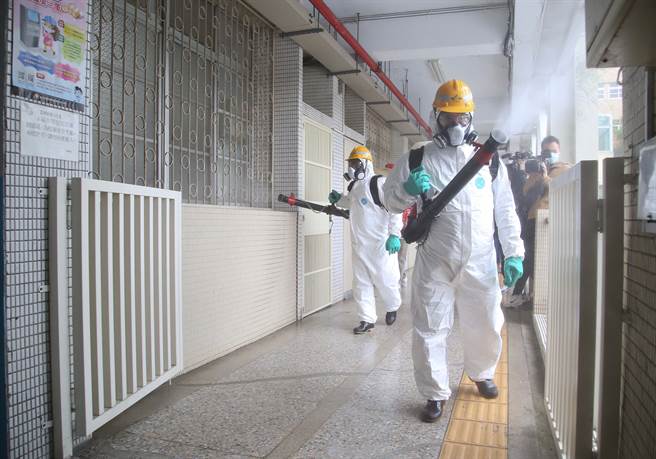 教育部今公布最新統計，各級學校共新增3例本土案例，外界擔心是否疫情再度燒進校園？陳時中表示「目前還沒有接到報告」。(資料照)