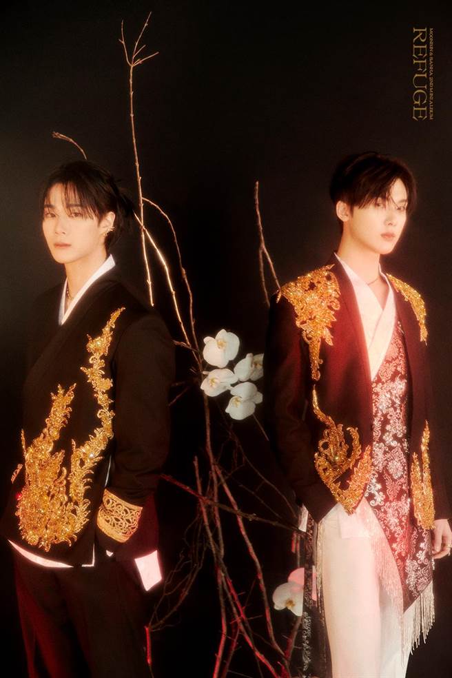 文彬（左）、产贺迷你二辑《REFUGE》展现2人的主唱及表演实力。（CL Creative ＆ Entertainment提供）