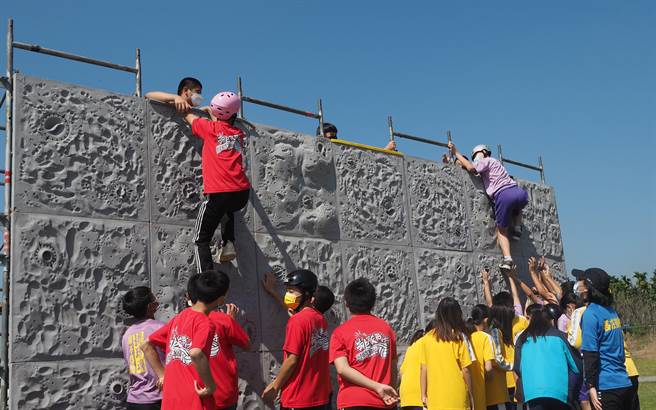 演繹客庄戰事文化，六堆戰士齊聚竹田「出堆」。(翻攝畫面)