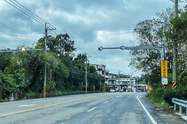 新竹縣警局在北埔到峨眉之間台3線路段設置區間測速，228正式執法。（羅浚濱攝）