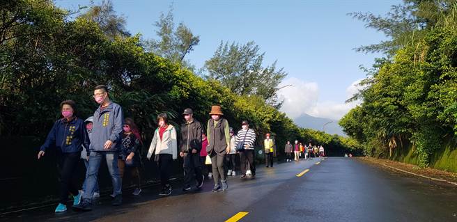 新北市金山区公所今（26日）举办「2022新北樱花稼期-金山区赏樱健行」。（金山区公所提供）