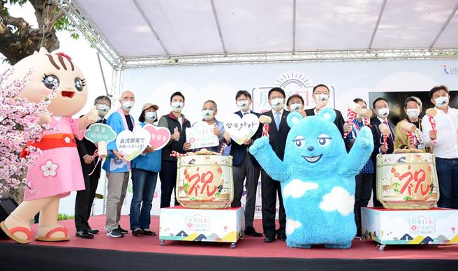 屏东日本友好感谢祭选在228连假于屏东市胜利星村登场，让民眾不用出国就能体验异国风情。（林和生摄）