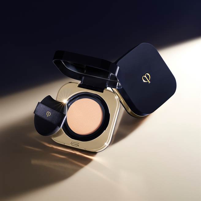 肌肤之钥恒润光采气垫粉霜。（图／品牌提供）