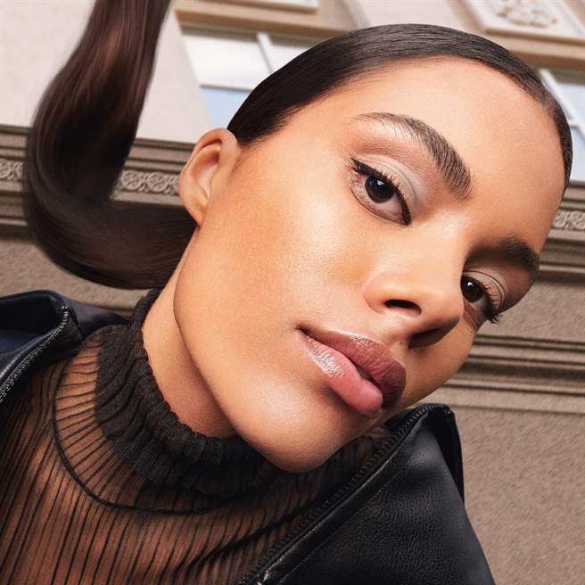 MAKE UP FOR EVER HD SKIN 粉无痕持久粉底液适合所有肤况，尤其是油性肌到混和型肌肤。（图／品牌提供）