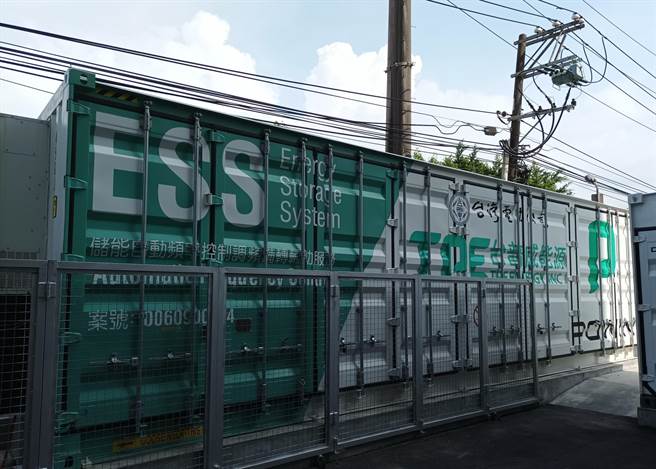 桃園市經發局2019年創全國之先，推動儲能設備補助，去年在台電電力交易平台上線下推波助瀾，今年申請量大增，相當於1座大型太陽光電廠1天發電量。（蔡依珍攝）