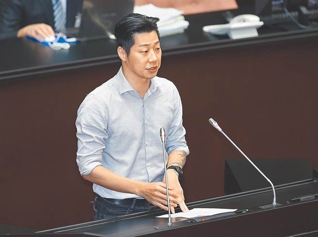 林昶佐呼籲台灣力挺烏克蘭，並強化自身國防對抗極權國家，卻因自己過往閃兵黑歷史反遭砲轟。(圖／本報資料照)