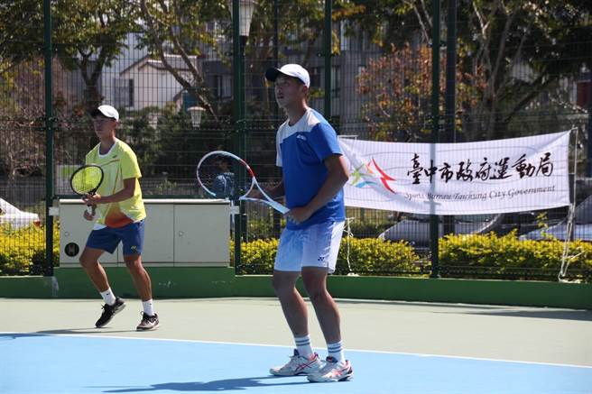 台中Victor.ly杯热闹登场，全国好手于赛场上展现个人实力，尽情发挥球技交流。（台中市府提供／卢金足台中传真）