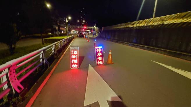 适逢228连续假期，为避免「报復性酒摊」衍生酒后驾车情形，永和警分局预告周末连续3天将封路执行取缔酒驾专案勤务。（永和警分局提供）