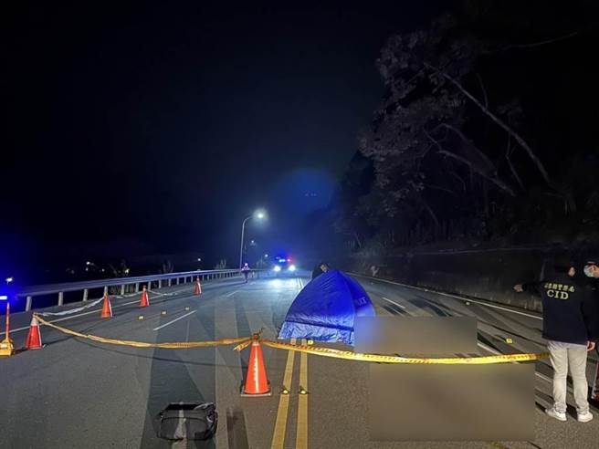 苗栗縣大湖鄉黃姓老翁26日凌晨在台3線遭車輛撞死。（讀者提供／謝明俊苗栗傳真）