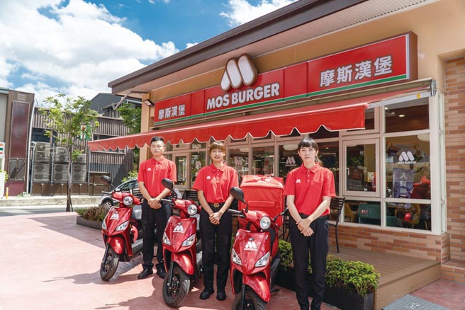 滿足多元用餐需求，摩斯漢堡自購電動機車組外送車隊。圖／摩斯漢堡（安心食品）