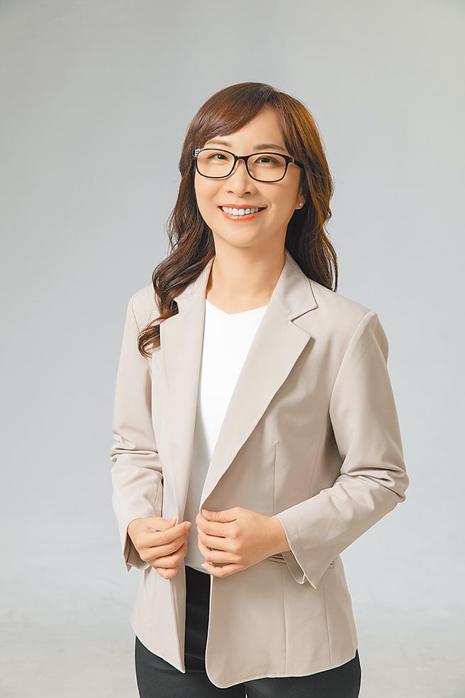 縣府勞青處青年發展科科長、前鹿草鄉長林沐惠的媳婦嚴珮瑜將投入2022鹿草鄉長選戰。（嚴珮瑜提供／張亦惠嘉縣傳真）