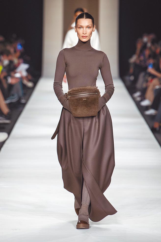 贝拉哈蒂为MaxMara走秀。（MaxMara提供）