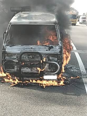 國10火燒車 烈焰狂竄秒成廢鐵 3人逃生