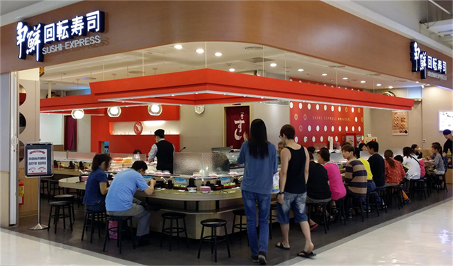 8名大学生到争鲜用餐，其中一名男大生只点了4盘寿司，一共花费200元，其余都是吃免费供应的姜片及喝茶吃到饱，引发热烈讨论。（图／本报系资料照，记者陈君玮摄影）