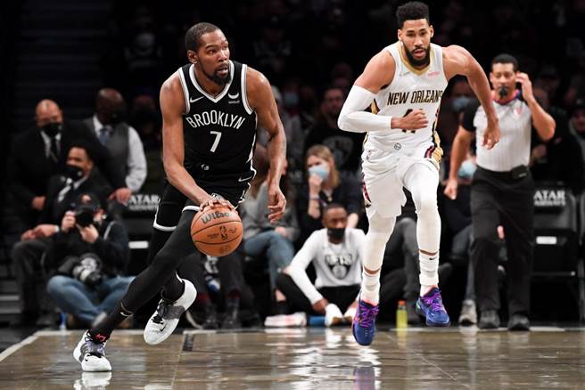 距離杜蘭特(左)重回場上的時間越來越近了。(路透資料照)